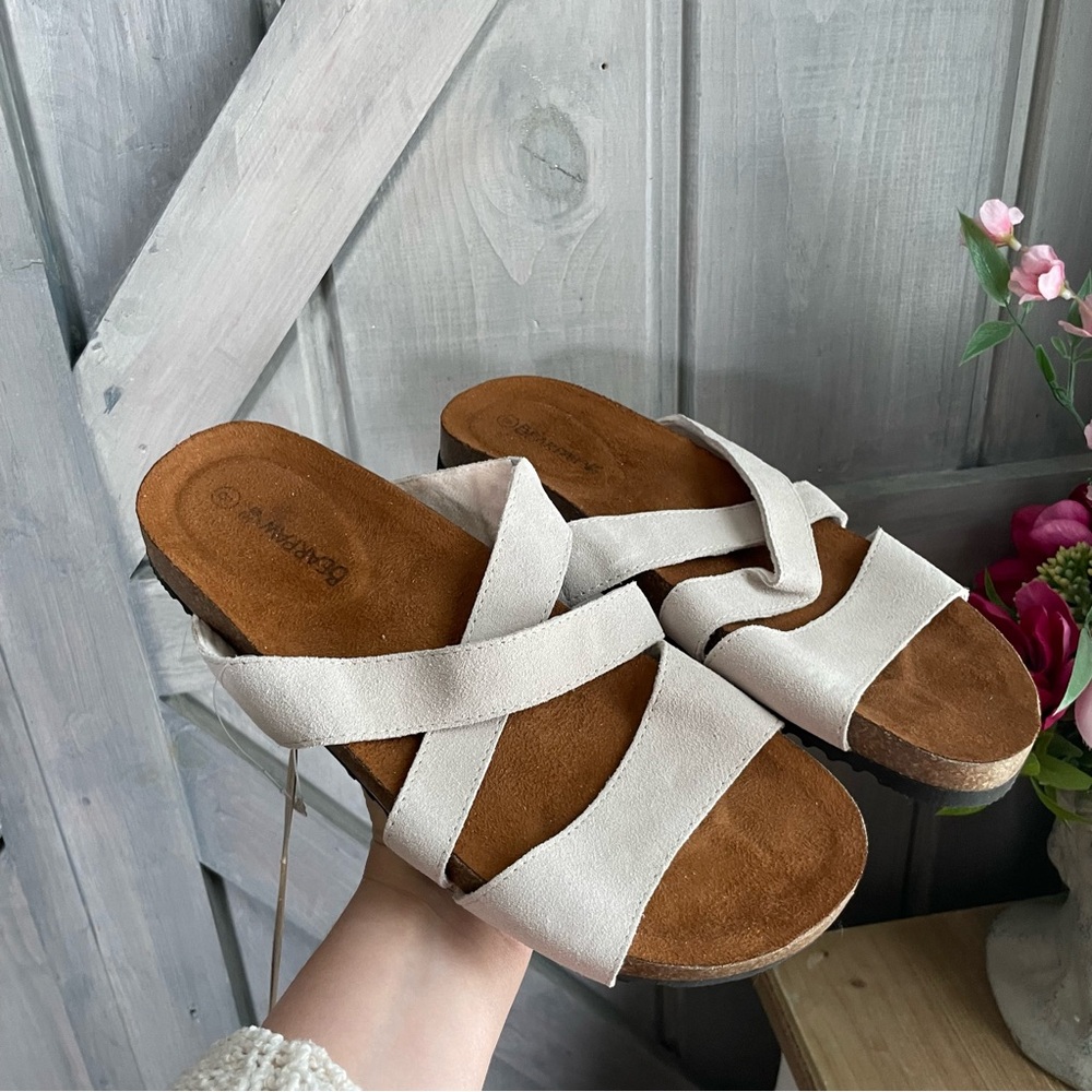 BEARPAW Women’s Ortho cow suede winter white Size 8 NEW